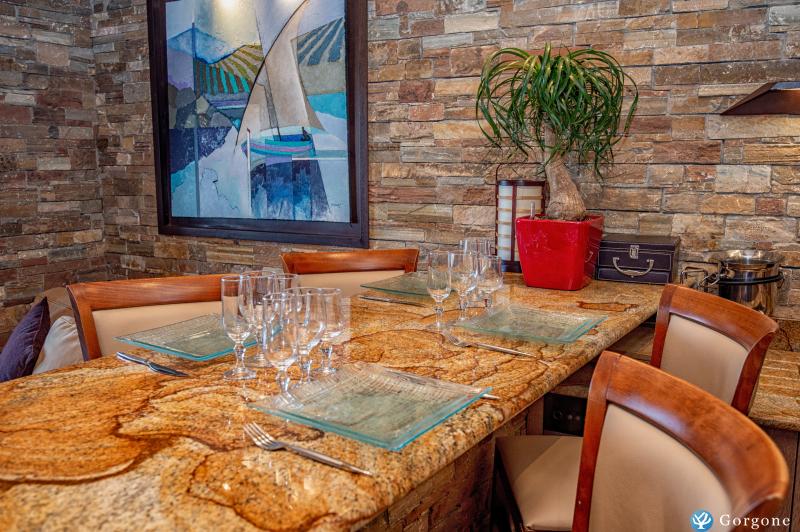 Table haute en granite Espagnol